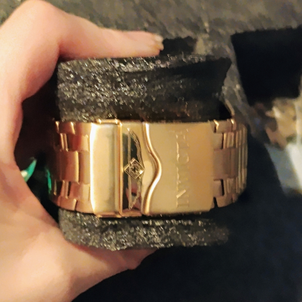 Invicta Gold Watch with Luxurious Design